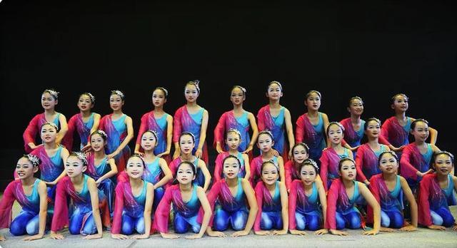 舞動童年 綻放風(fēng)采——百官小學(xué)舞蹈隊勇奪上虞區(qū)中小學(xué)藝術(shù)節(jié)桂冠