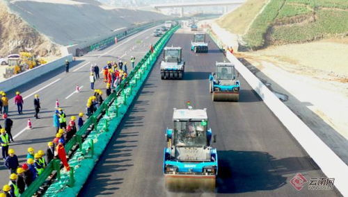無人路面機群攤鋪 黑科技‘保山出道’，賦能路橋附屬工程建筑勞務分包新生態