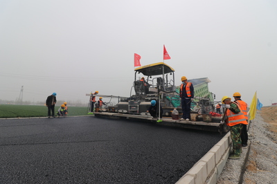 通車倒計時！董梁高速寧梁段全線啟動作業，路橋附屬工程助力高效完工